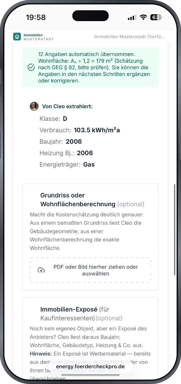 Auslesung eines hochgeladenen Energieausweises: zwölf Angaben automatisch übernommen, Klasse D, Verbrauch 103,5 Kilowattstunden je Quadratmeter und Jahr, Baujahr 2006, Heizung von 2006, Energieträger Gas, dazu optionale Felder für Grundriss und Exposé