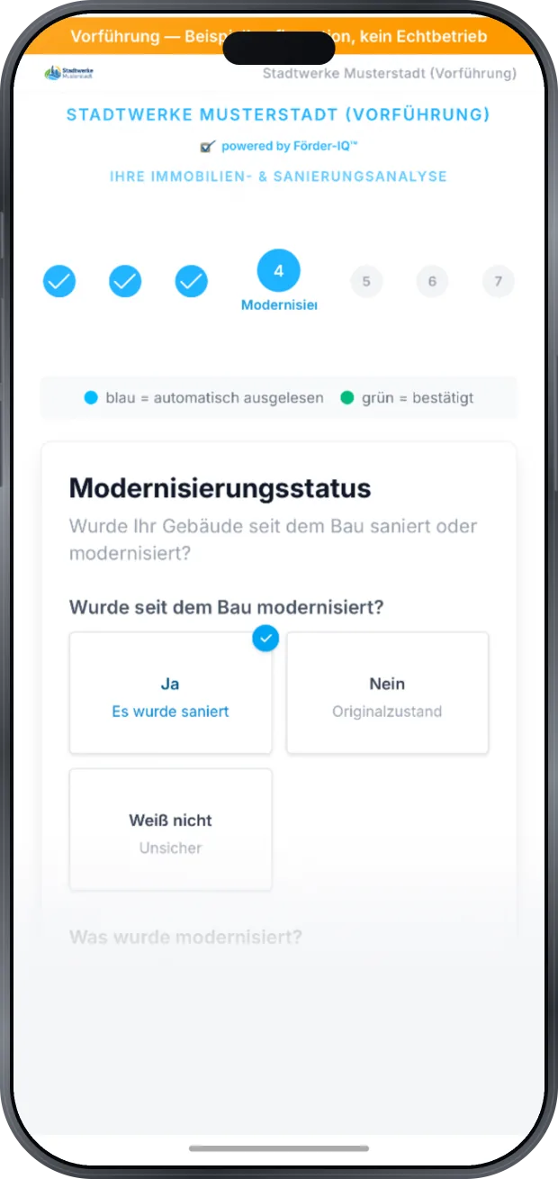 Schritt „Modernisierung“ mit der Frage „Wurde seit dem Bau modernisiert?“ und den Antworten Ja (es wurde saniert, ausgewählt), Nein (Originalzustand) und Weiß nicht (unsicher)